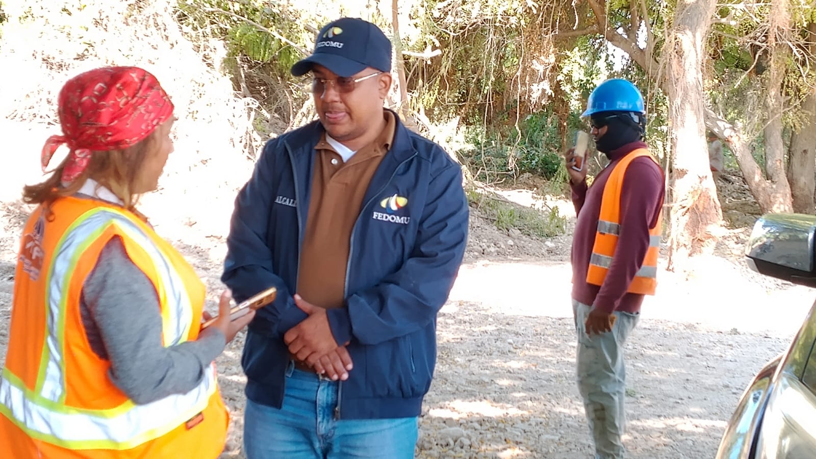 Avanzan trabajos de asfaltado en tramo El Estero-Villa Jaragua